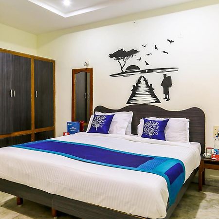 ホテル Collection O Poojith Residency ティルパティ エクステリア 写真